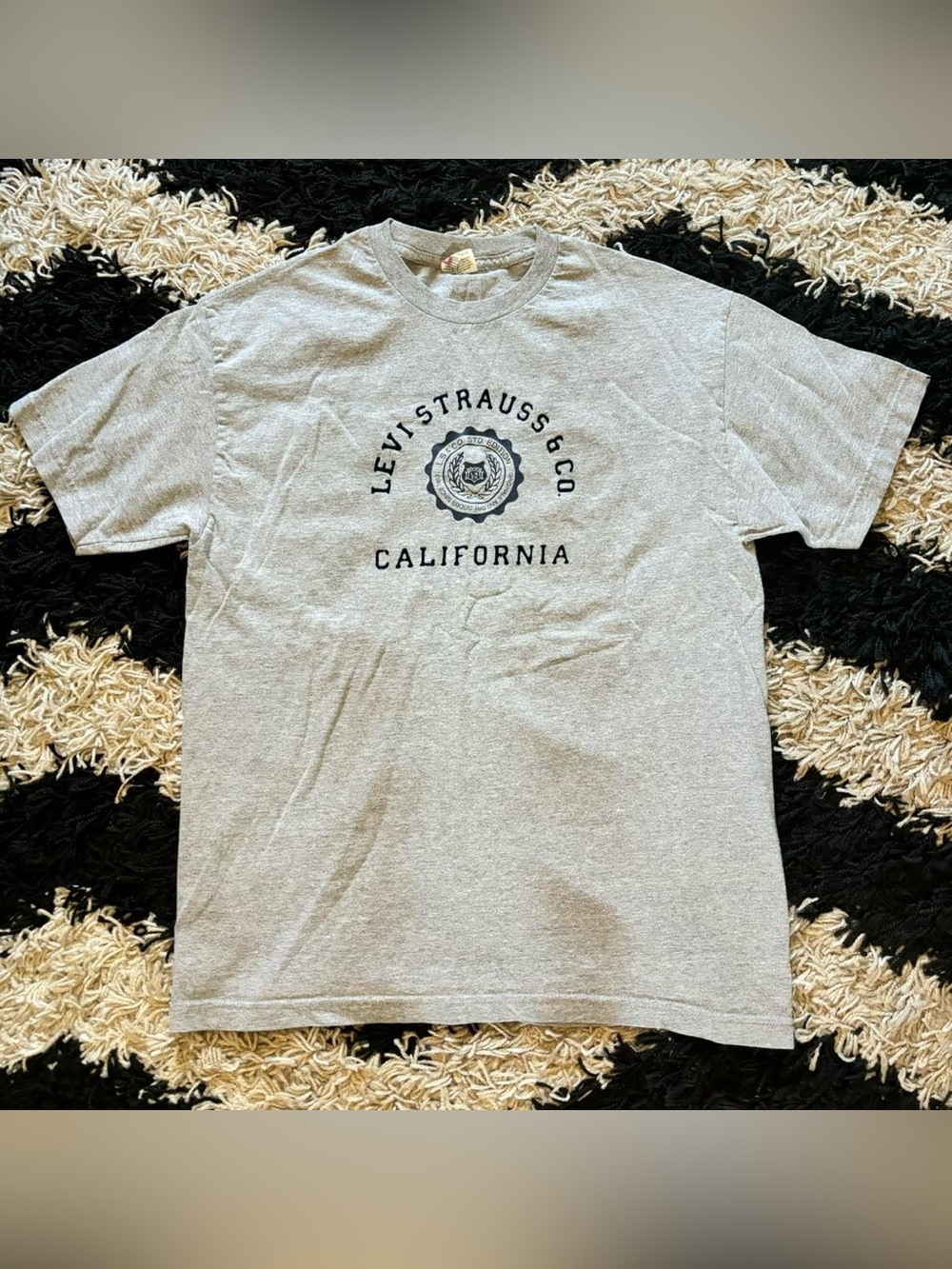 Levi Strauss & Co California Navy Blue Graphic Grey Short Sleeve Tshirt Large